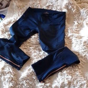 MWOT Free Country Free 2 B joggers/leggings. Navy blue size M